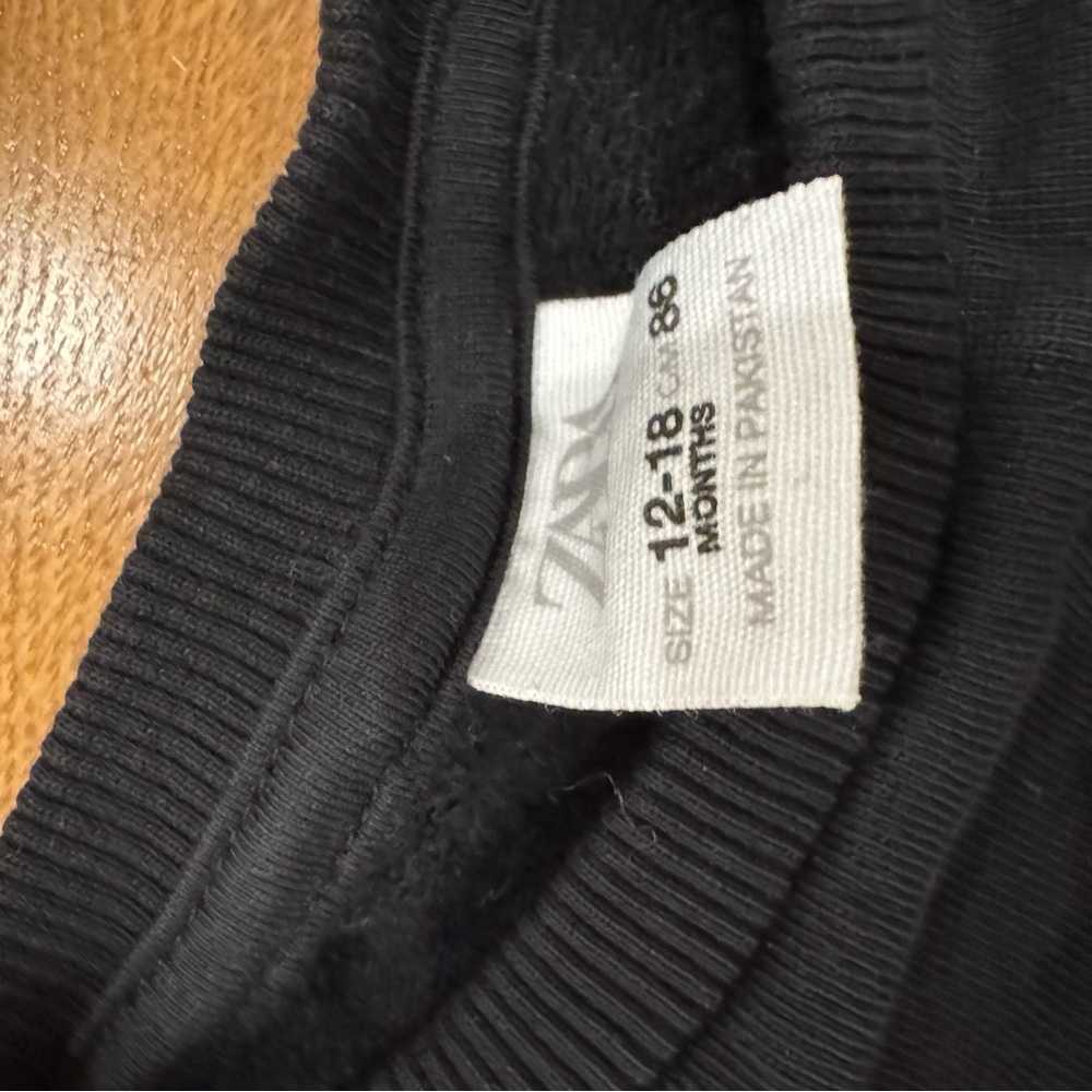 Zara Black sweatshirt w/ Zara beige infinity scarf NWOT toddler sz 12-18 mo - Picture 2 of 4